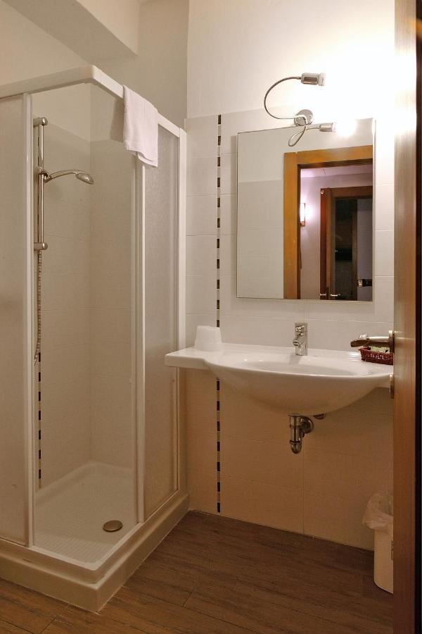 Front Lake Apartment Бардолино Экстерьер фото