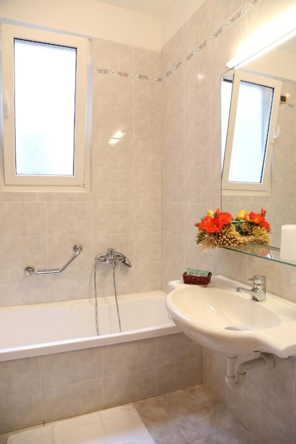 Front Lake Apartment Бардолино Экстерьер фото