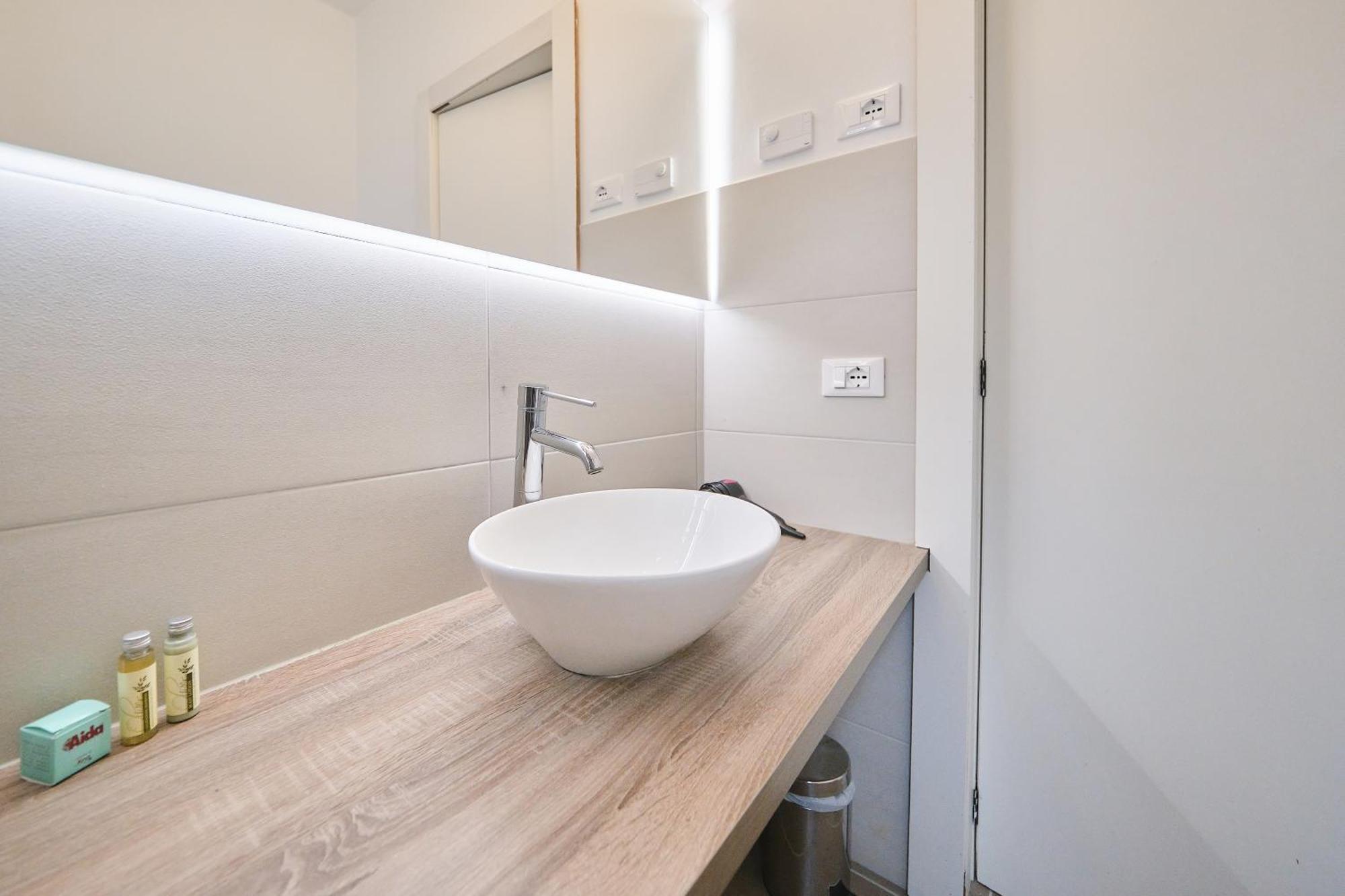 Front Lake Apartment Бардолино Экстерьер фото