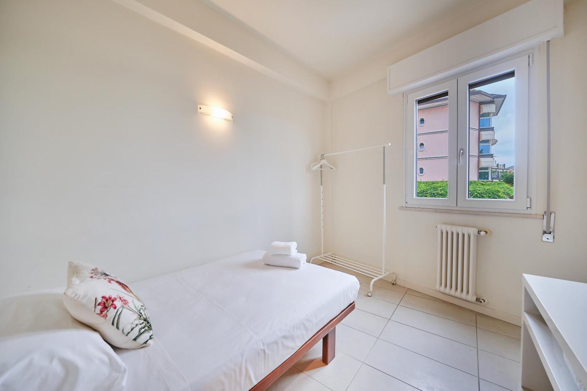Front Lake Apartment Бардолино Экстерьер фото