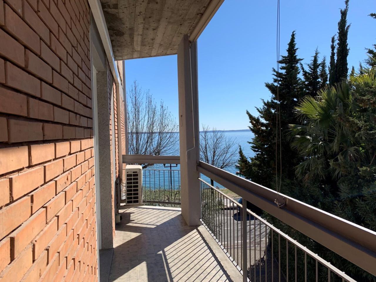 Front Lake Apartment Бардолино Экстерьер фото