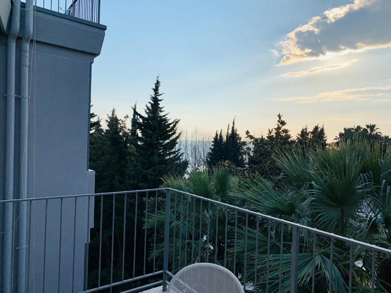 Front Lake Apartment Бардолино Экстерьер фото