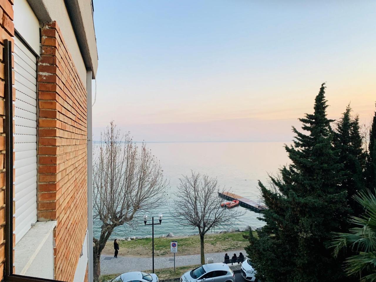 Front Lake Apartment Бардолино Экстерьер фото